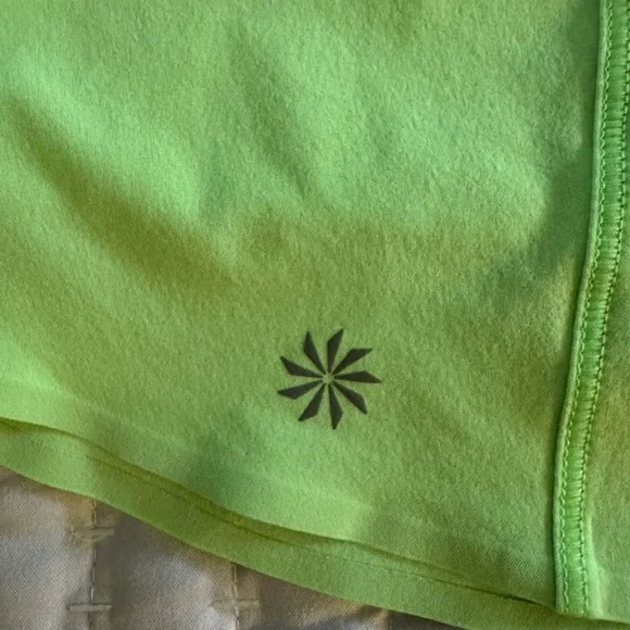 Athleta Run With It skirt - Neon Green! Excellent condition. Size Small. - Picture 8 of 9